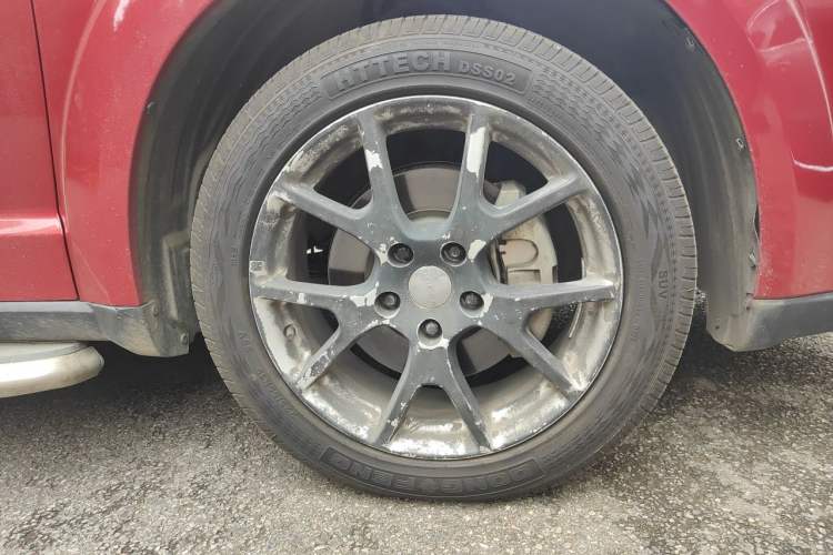 Used Dodge Journey 2013 2.4L Two-Wheel Drive Luxury Version Right Front Wheel Hub