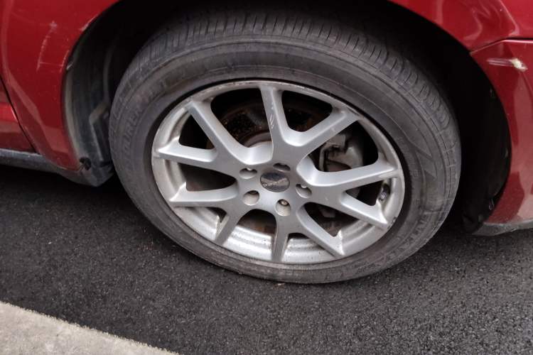 Used Dodge Journey 2013 2.4L Two-Wheel Drive Luxury Version Right Front Wheel Hub