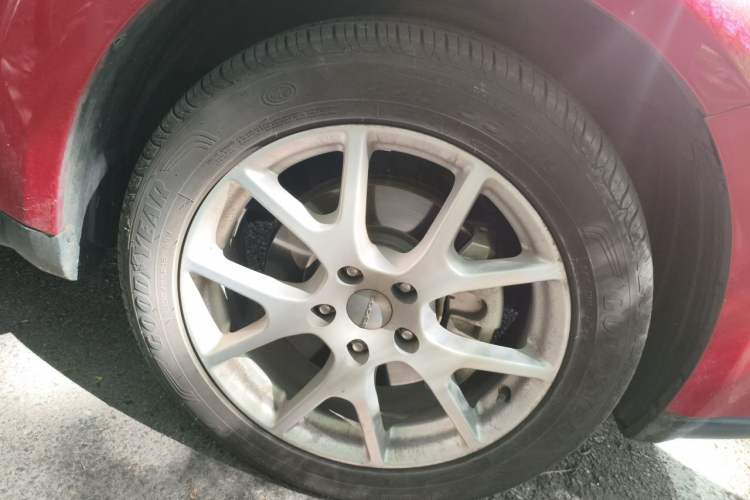 Used Dodge Journey 2013 2.4L Two-Wheel Drive Luxury Version Right Front Wheel Hub