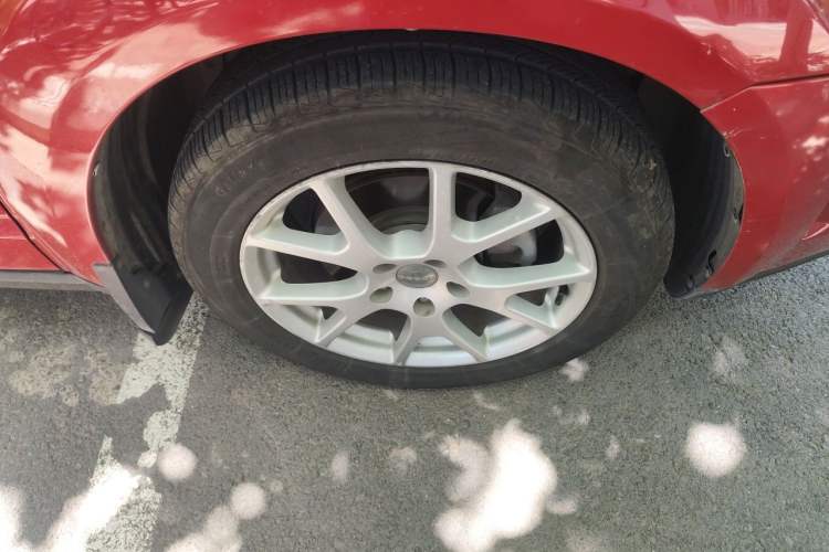 Used Dodge Journey 2013 2.4L Two-Wheel Drive Luxury Version Right Front Wheel Hub