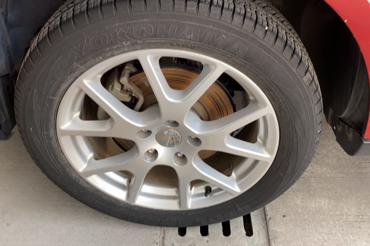 Used Dodge Journey 2013 2.4L Two-Wheel Drive Luxury Version Right Rear Wheel Hub