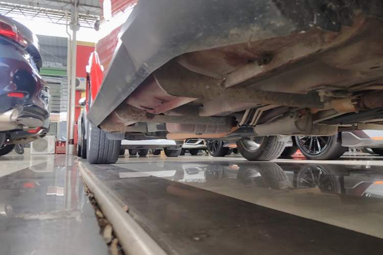 Used Dodge Journey 2013 2.4L Two-Wheel Drive Luxury Version Right Side Sill