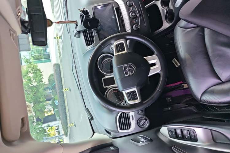 Used Dodge Journey 2013 2.4L Two-Wheel Drive Luxury Version Steering Wheel