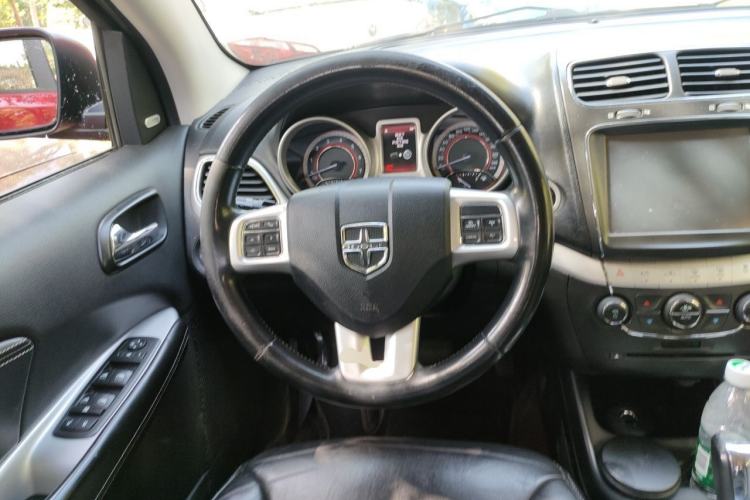 Used Dodge Journey 2013 2.4L Two-Wheel Drive Luxury Version Steering Wheel