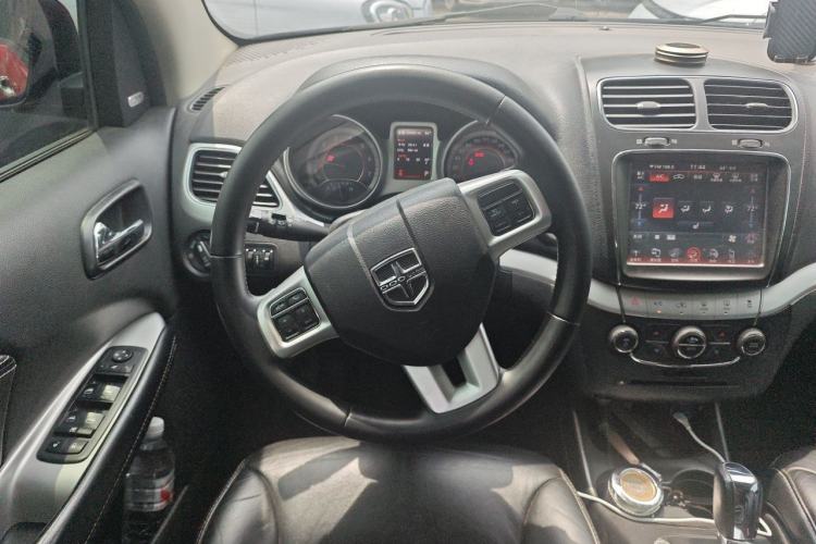 Used Dodge Journey 2013 2.4L Two-Wheel Drive Luxury Version Steering Wheel