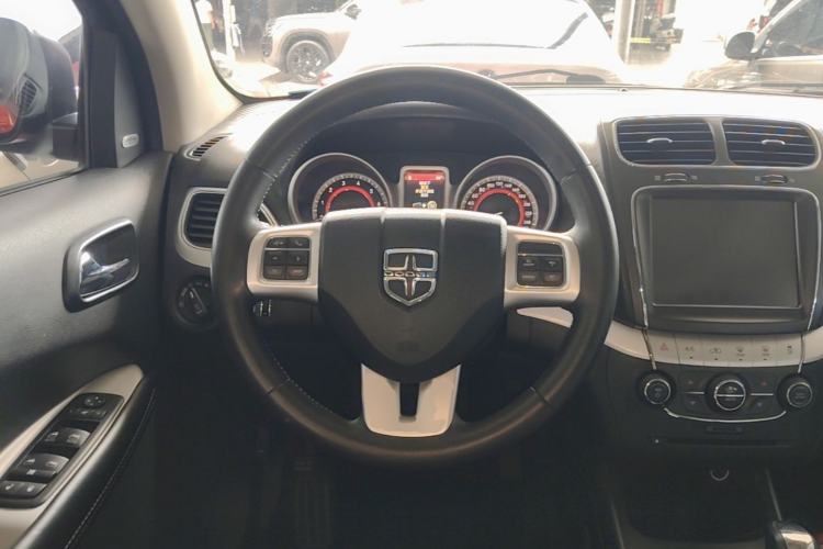 Used Dodge Journey 2013 2.4L Two-Wheel Drive Luxury Version Steering Wheel