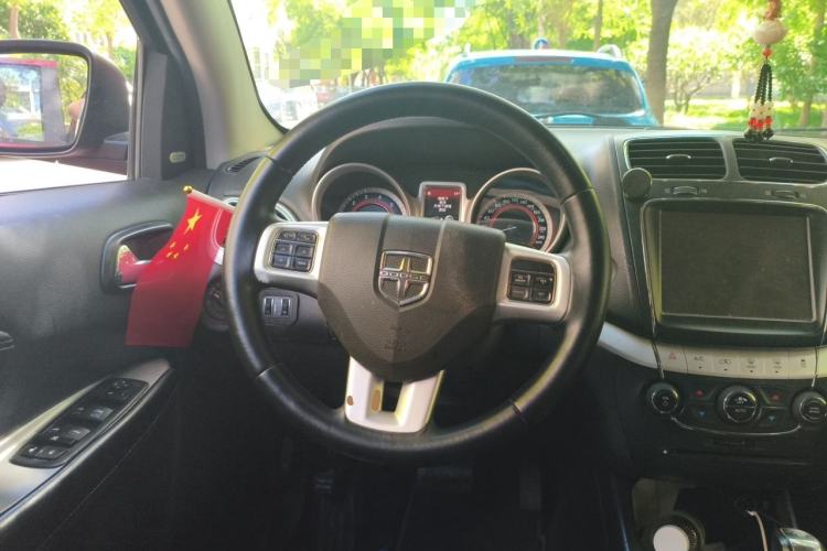 Used Dodge Journey 2013 2.4L Two-Wheel Drive Luxury Version Steering Wheel