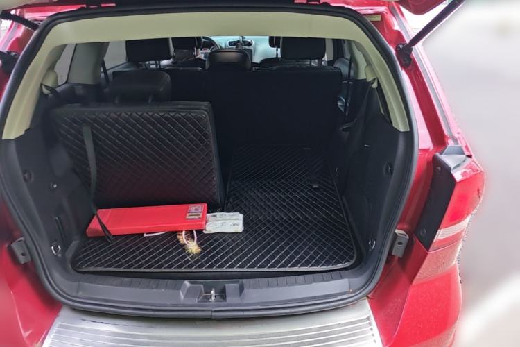 Used Dodge Journey 2013 2.4L Two-Wheel Drive Luxury Version Trunk