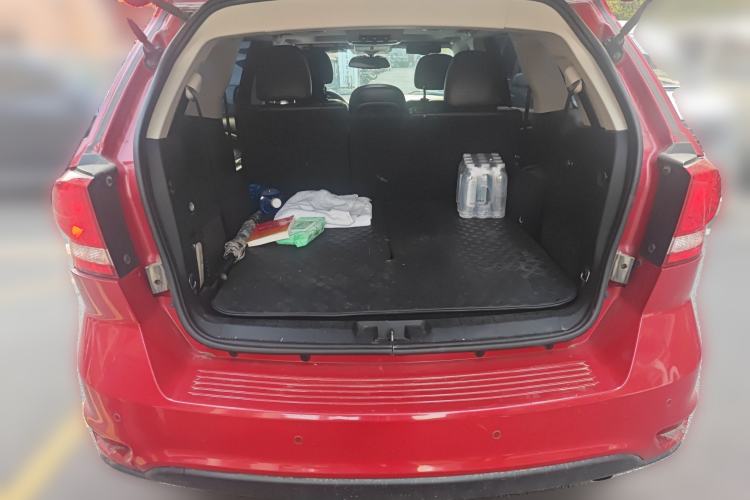 Used Dodge Journey 2013 2.4L Two-Wheel Drive Luxury Version Trunk