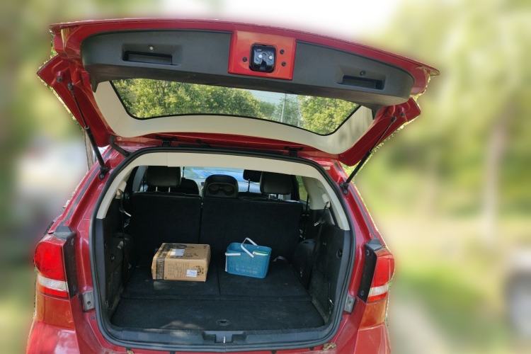 Used Dodge Journey 2013 2.4L Two-Wheel Drive Luxury Version Trunk