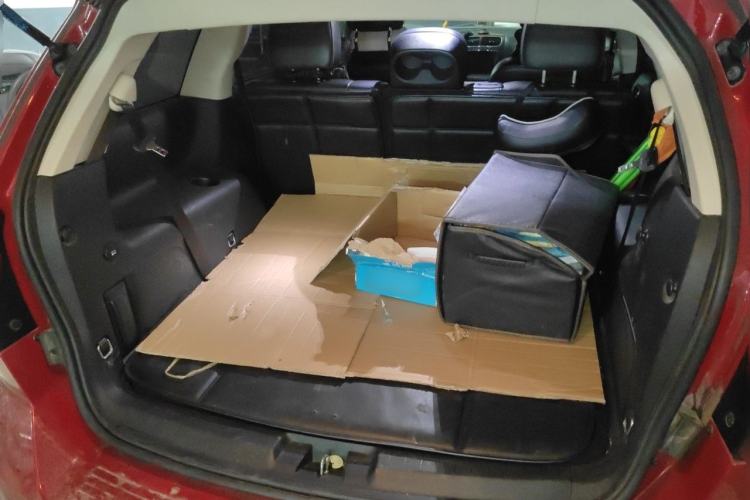 Used Dodge Journey 2013 2.4L Two-Wheel Drive Luxury Version Trunk