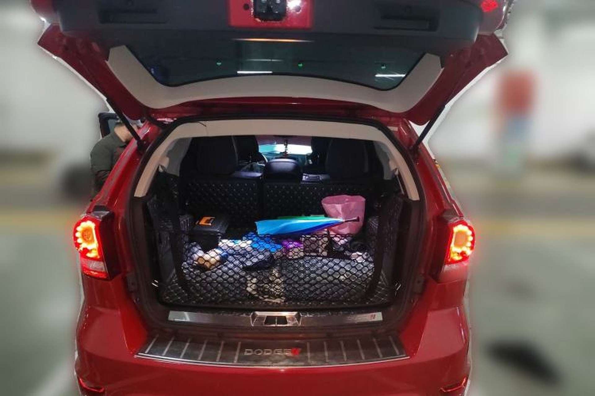 Used Dodge Journey 2013 2.4L Two-Wheel Drive Luxury Version Trunk