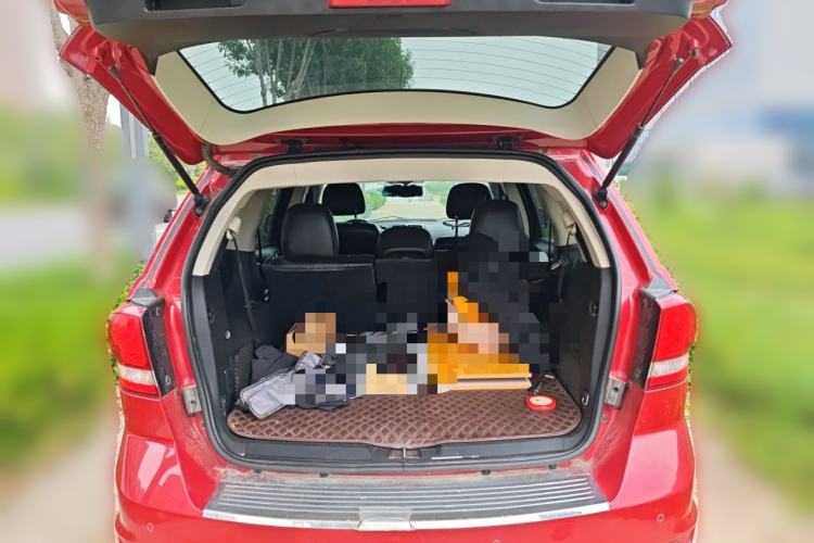 Used Dodge Journey 2013 2.4L Two-Wheel Drive Luxury Version Trunk