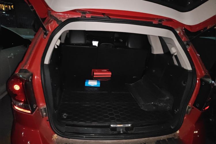 Used Dodge Journey 2013 2.4L Two-Wheel Drive Luxury Version Trunk