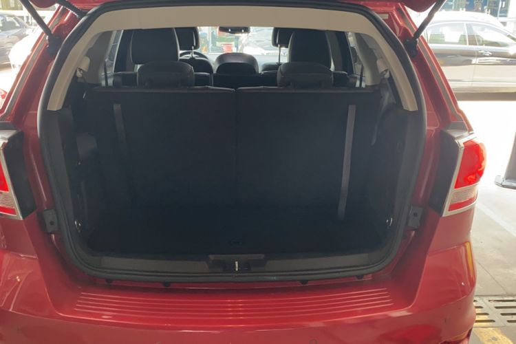 Used Dodge Journey 2013 2.4L Two-Wheel Drive Luxury Version Trunk
