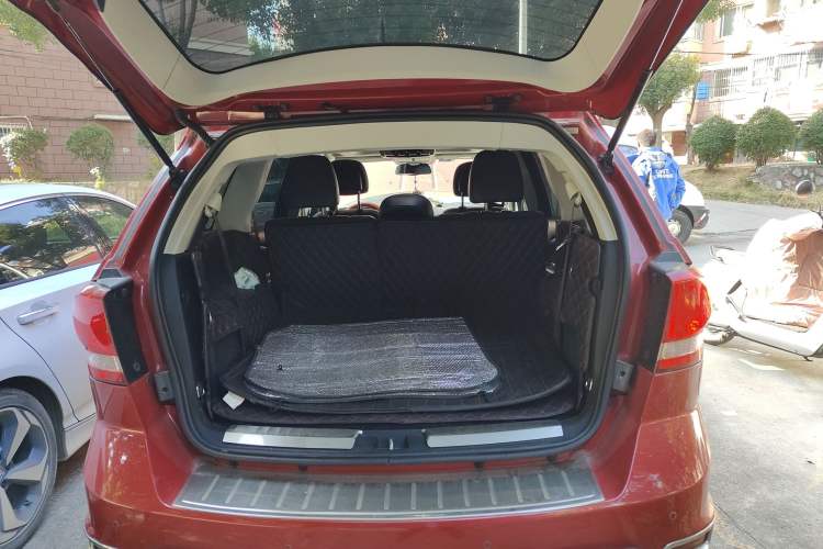 Used Dodge Journey 2013 2.4L Two-Wheel Drive Luxury Version Trunk