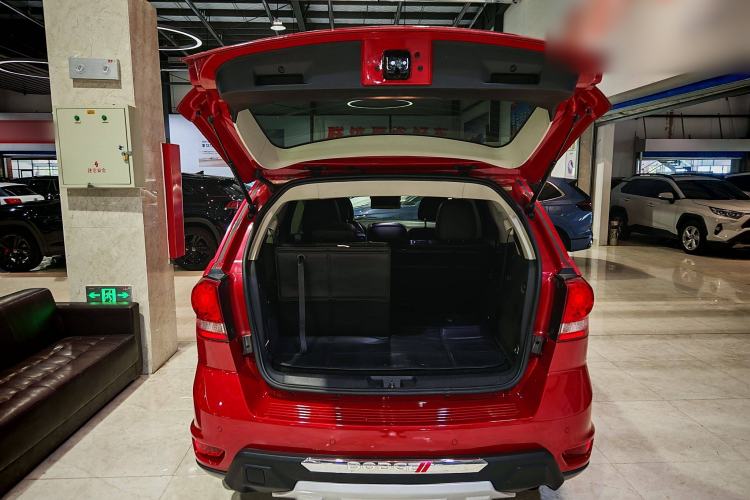 Used Dodge Journey 2013 2.4L Two-Wheel Drive Luxury Version Trunk