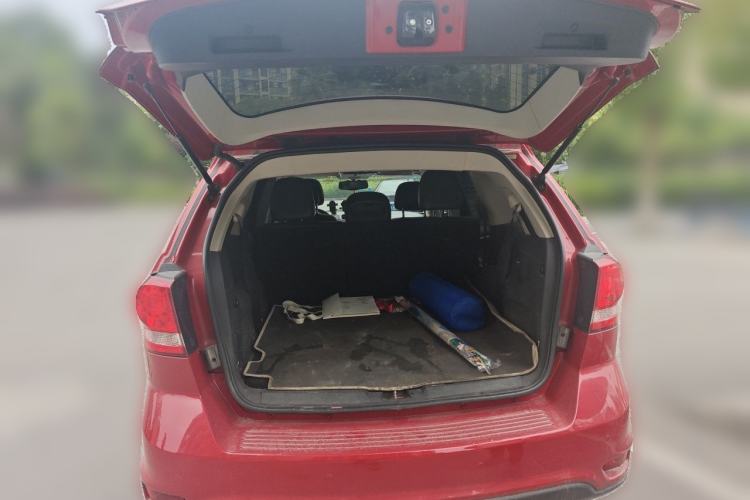 Used Dodge Journey 2013 2.4L Two-Wheel Drive Luxury Version Trunk