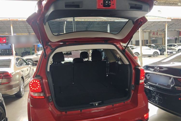 Used Dodge Journey 2013 2.4L Two-Wheel Drive Luxury Version Trunk