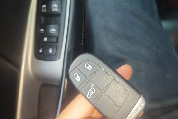 Used Dodge Journey 2013 2.4L Two-Wheel Drive Luxury Version Vehicle Key