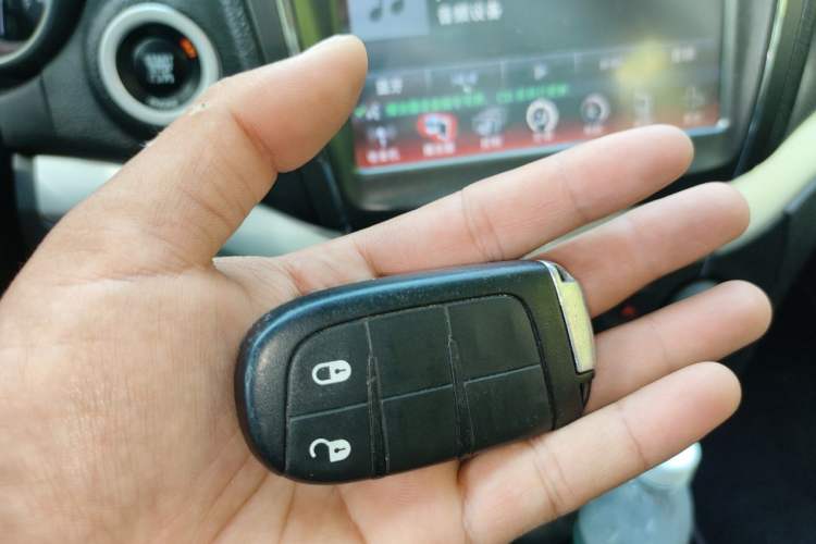 Used Dodge Journey 2013 2.4L Two-Wheel Drive Luxury Version Vehicle Key