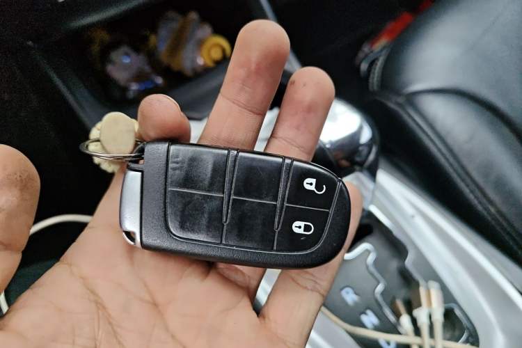 Used Dodge Journey 2013 2.4L Two-Wheel Drive Luxury Version Vehicle Key