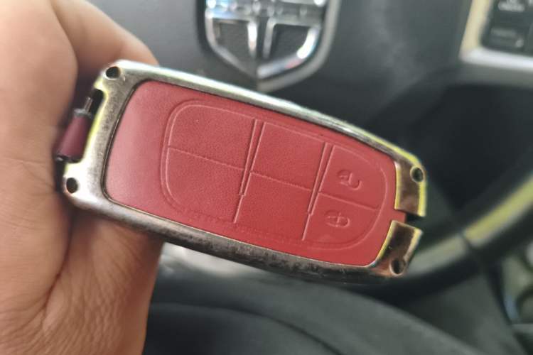 Used Dodge Journey 2013 2.4L Two-Wheel Drive Luxury Version Vehicle Key