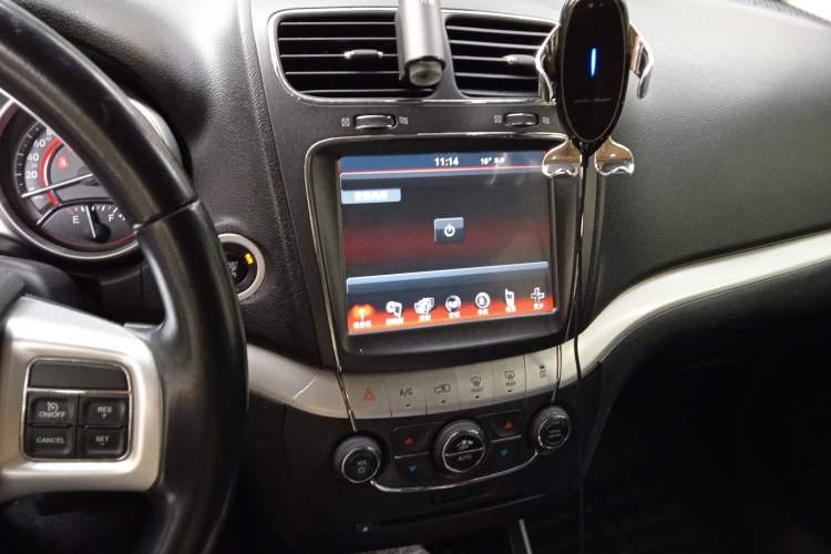 Used Dodge Journey 2013 2.4L Two-Wheel Drive Luxury Version Audio And AC Panel