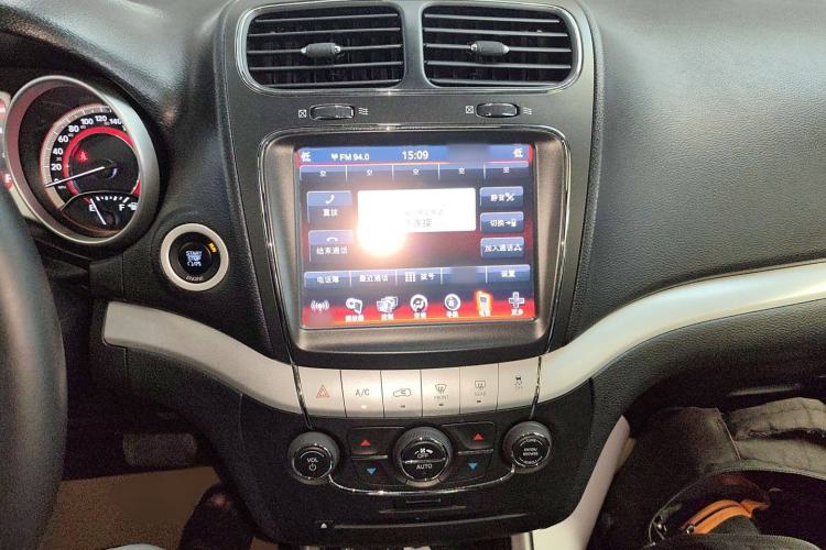 Used Dodge Journey 2013 2.4L Two-Wheel Drive Luxury Version Audio And AC Panel