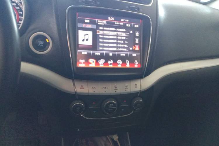 Used Dodge Journey 2013 2.4L Two-Wheel Drive Luxury Version Audio And AC Panel