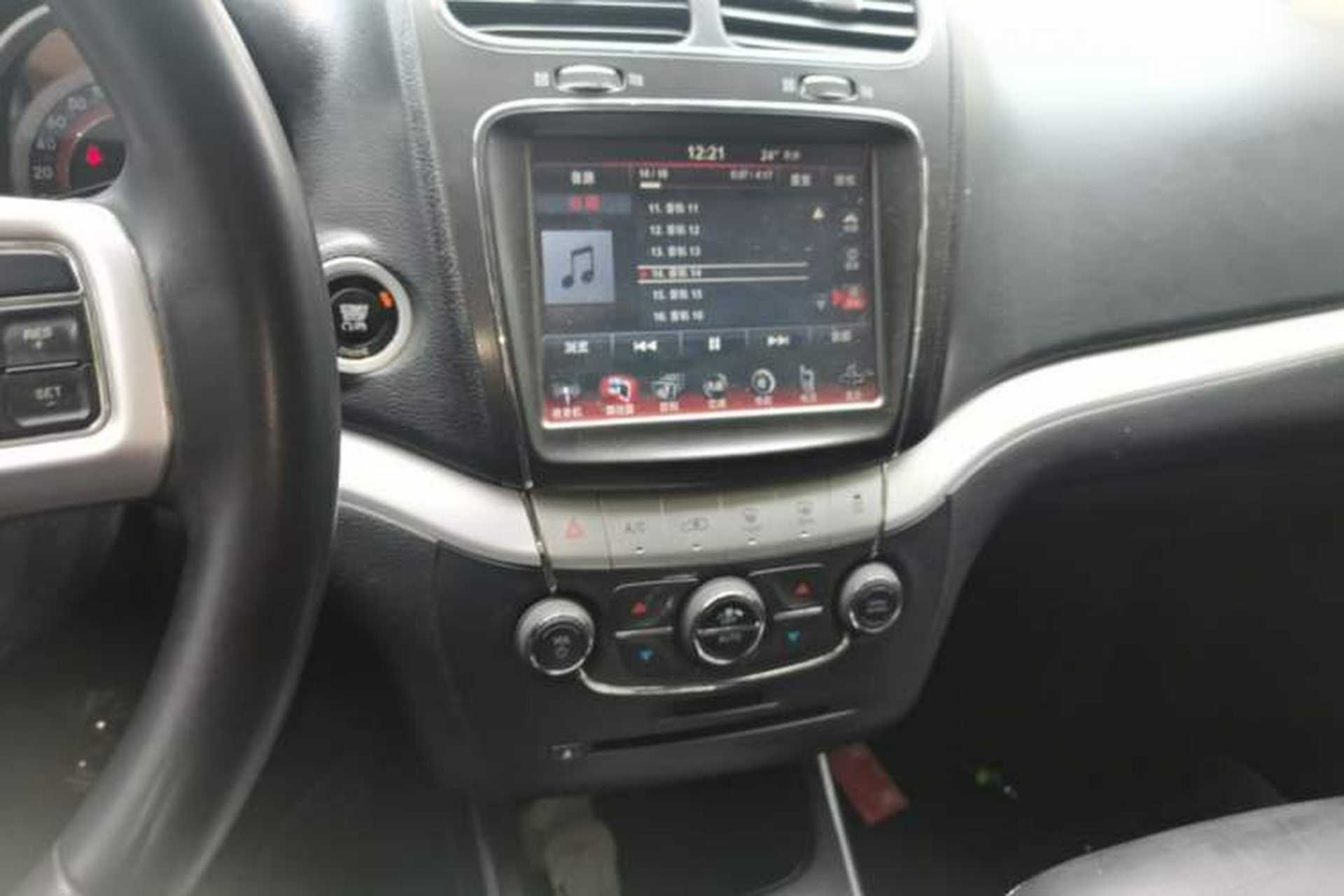 Used Dodge Journey 2013 2.4L Two-Wheel Drive Luxury Version Audio And AC Panel