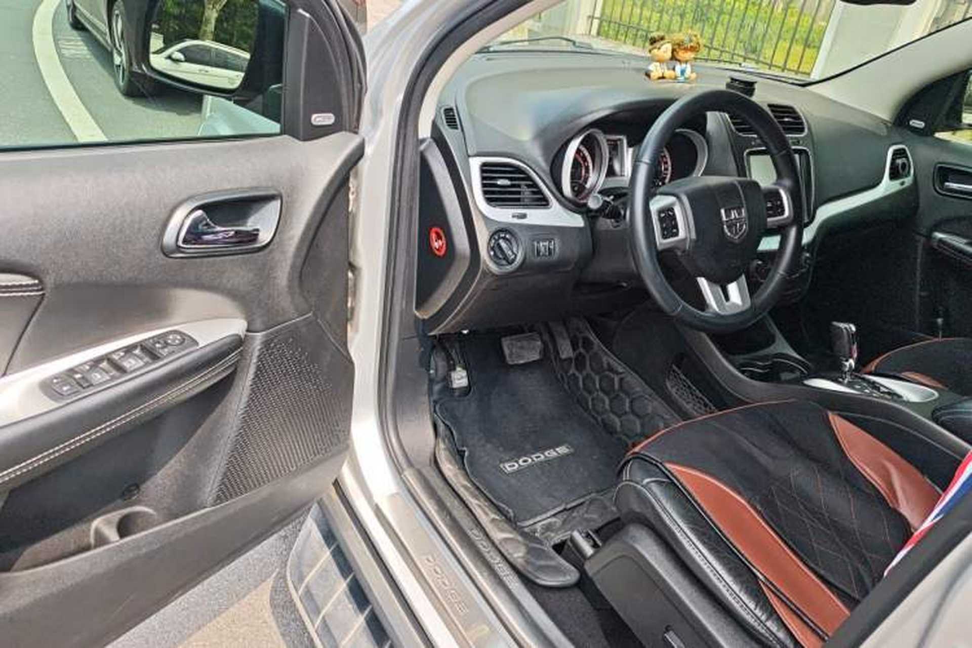 Used Dodge Journey 2013 2.4L Two-Wheel Drive Luxury Version Driver Seat