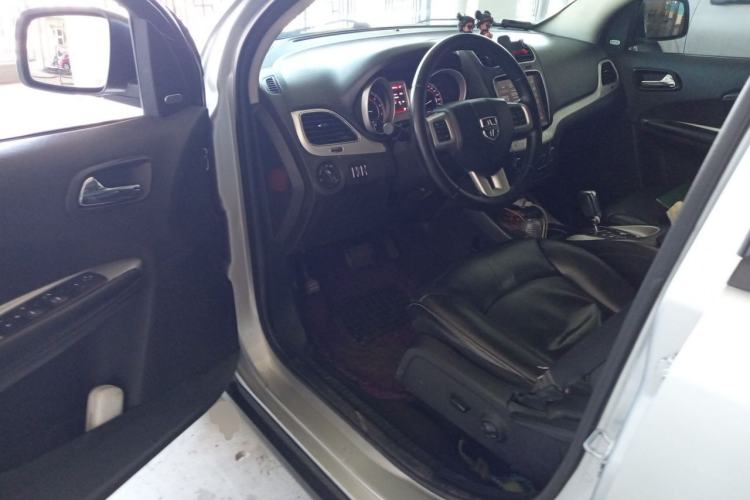 Used Dodge Journey 2013 2.4L Two-Wheel Drive Luxury Version Driver Seat