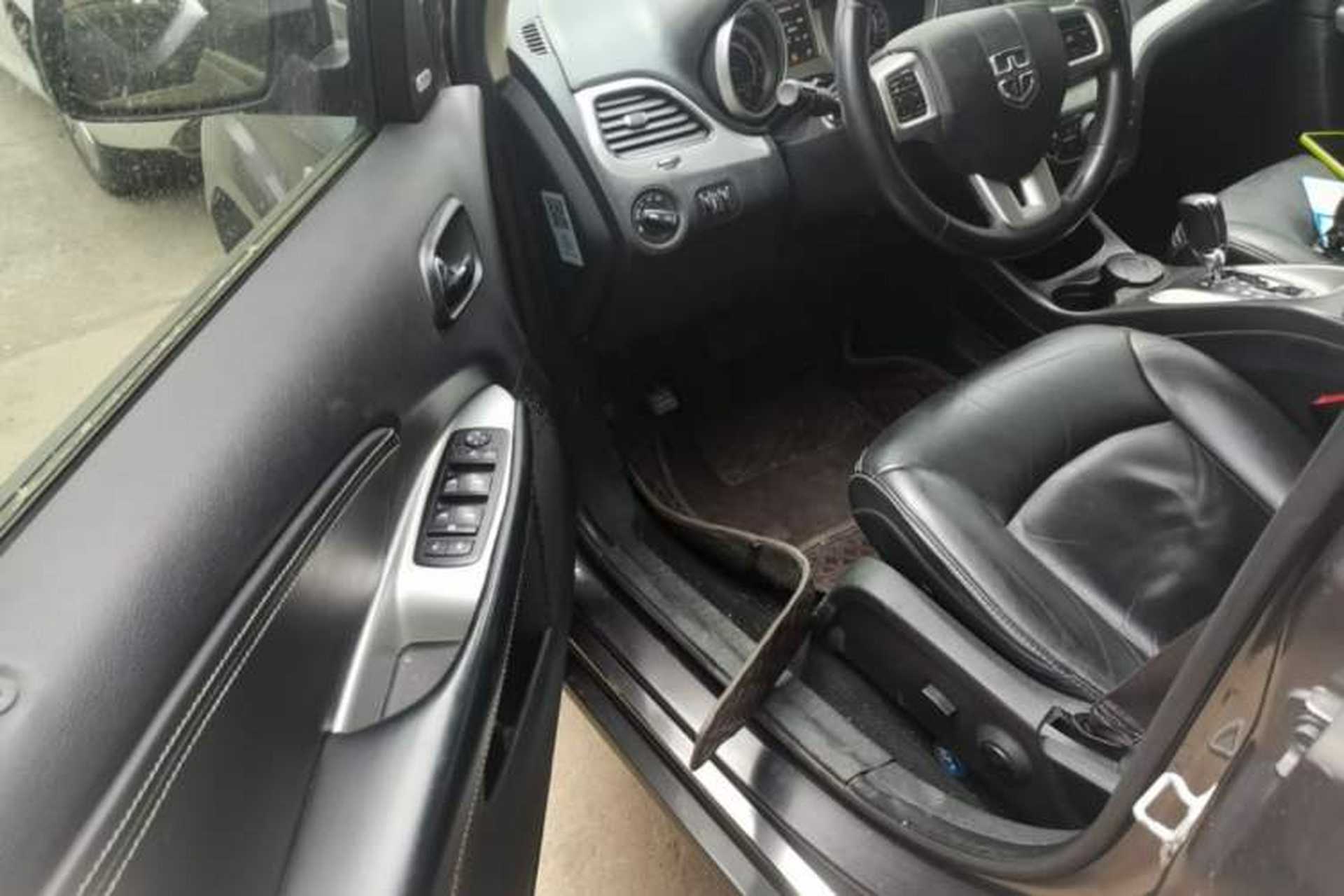 Used Dodge Journey 2013 2.4L Two-Wheel Drive Luxury Version Driver Seat