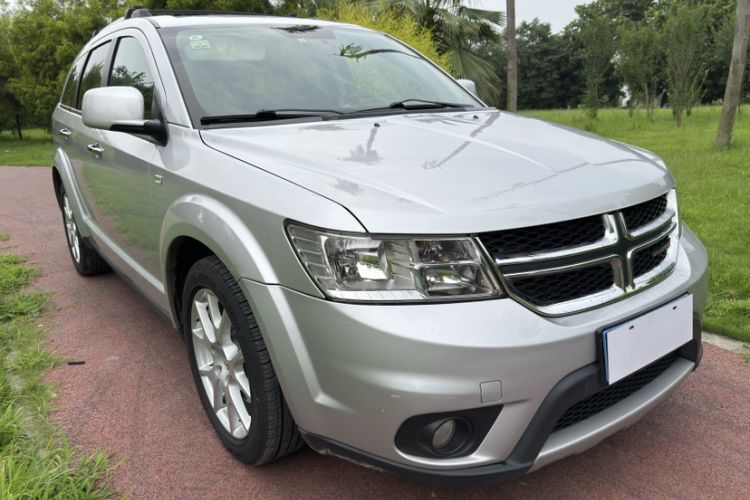 Used Dodge Journey 2013 2.4L Two-Wheel Drive Luxury Version Exterior 10