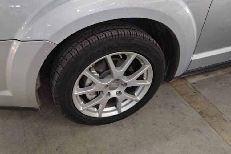 Used Dodge Journey 2013 2.4L Two-Wheel Drive Luxury Version Exterior 2