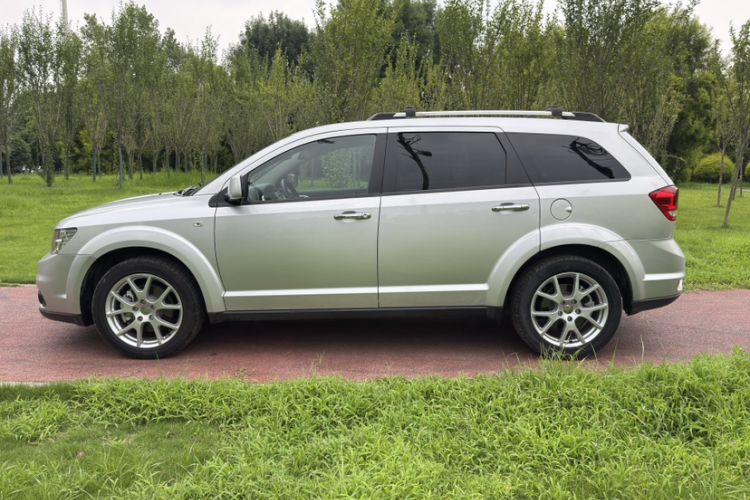 Used Dodge Journey 2013 2.4L Two-Wheel Drive Luxury Version Exterior 5
