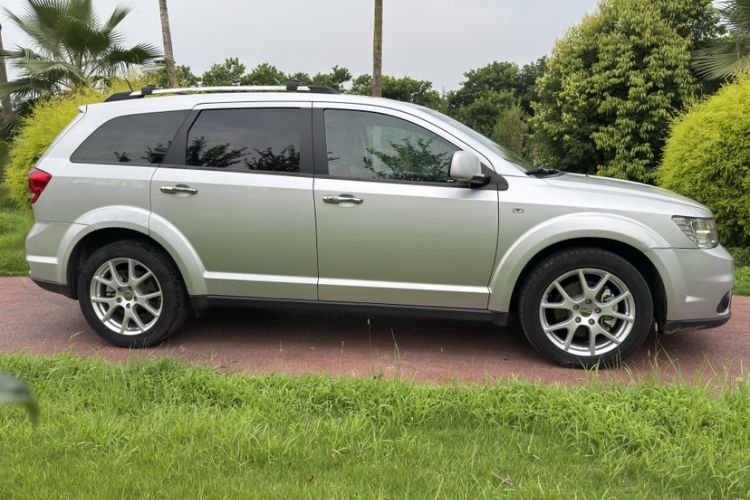 Used Dodge Journey 2013 2.4L Two-Wheel Drive Luxury Version Exterior 7