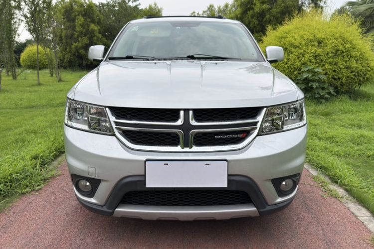 Used Dodge Journey 2013 2.4L Two-Wheel Drive Luxury Version Exterior 8