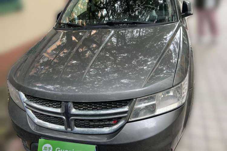 Used Dodge Journey 2013 2.4L Two-Wheel Drive Luxury Version Front