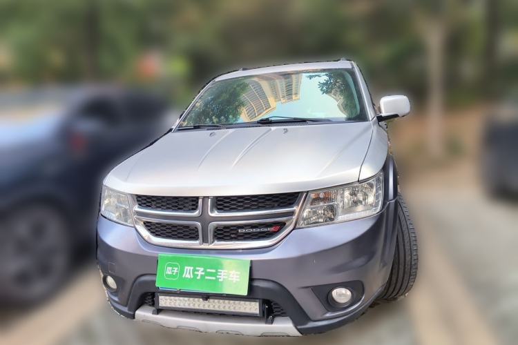 Used Dodge Journey 2013 2.4L Two-Wheel Drive Luxury Version Front