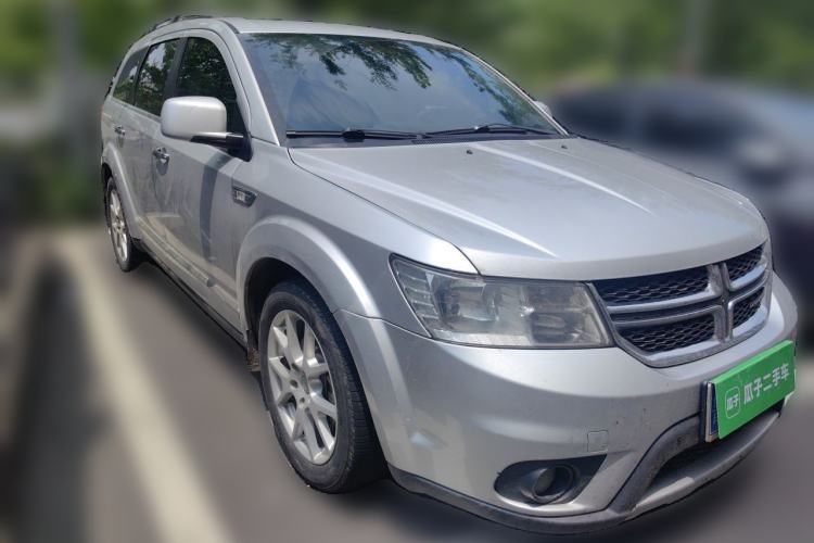 Used Dodge Journey 2013 2.4L Two-Wheel Drive Luxury Version Front Right 45 Deg