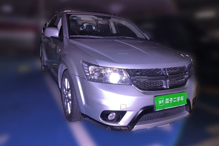 Used Dodge Journey 2013 2.4L Two-Wheel Drive Luxury Version Front Right 45 Deg