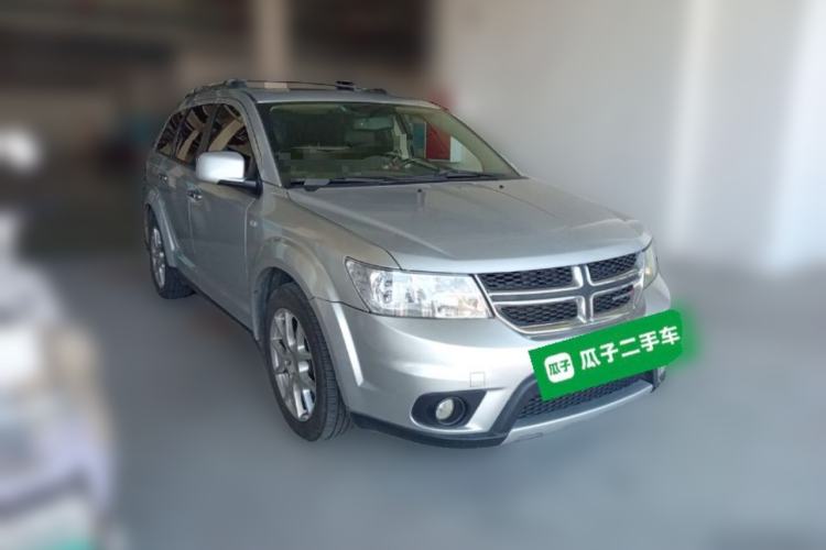 Used Dodge Journey 2013 2.4L Two-Wheel Drive Luxury Version Front Right 45 Deg