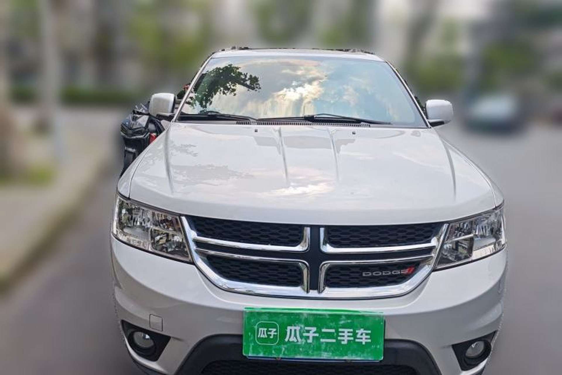 Used Dodge Journey 2013 2.4L Two-Wheel Drive Luxury Version Front