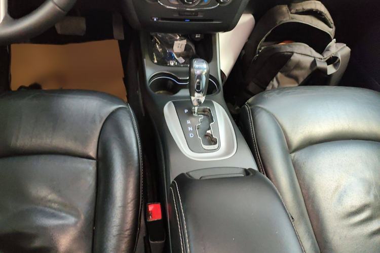 Used Dodge Journey 2013 2.4L Two-Wheel Drive Luxury Version Gear Lever