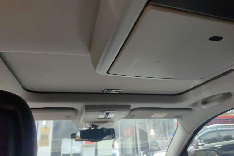 Used Dodge Journey 2013 2.4L Two-Wheel Drive Luxury Version Headliner