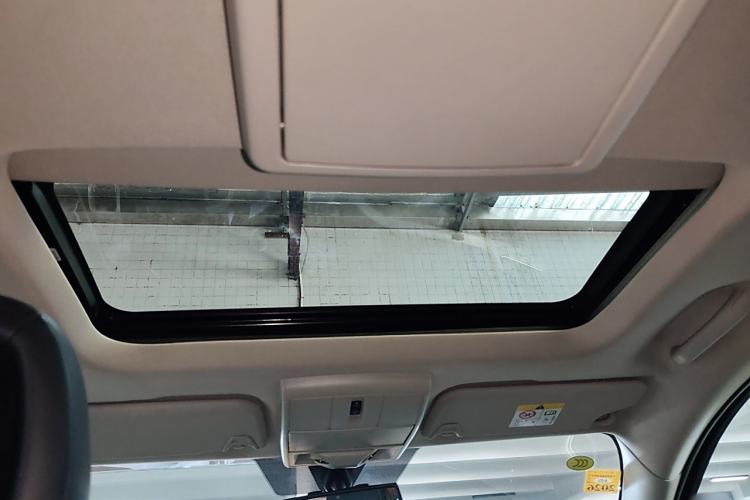 Used Dodge Journey 2013 2.4L Two-Wheel Drive Luxury Version Headliner