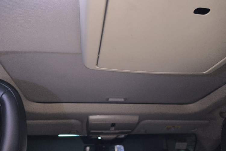 Used Dodge Journey 2013 2.4L Two-Wheel Drive Luxury Version Headliner
