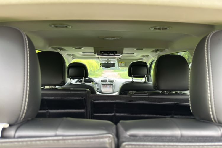 Used Dodge Journey 2013 2.4L Two-Wheel Drive Luxury Version Interior 10